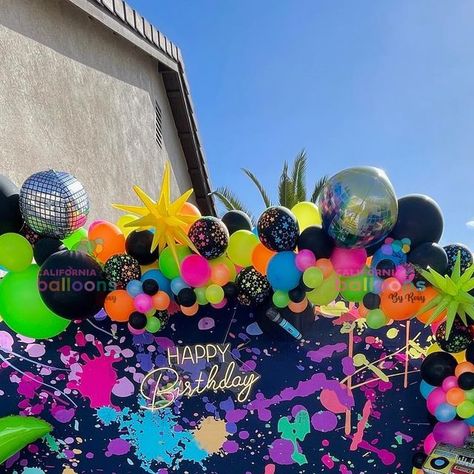 California Balloons, Murrieta on Instagram: "80s Neon theme 14th birthday party!! 🪩🕺🏻👾 • • • #80s #80sparty #80smusic #80sneon #80sneonparty #neonparty #paintsplatter #80sballoons #80sballoongarland #fiestadelos80 #fiestaneon #neonballoons #globosneon #neonpartyideas" 80s Balloon Garland, 80s Birthday Party Theme, Neon Birthday Party, 80's Party, Neon Birthday, 80s Neon, Outdoor Birthday, 80s Party, 14th Birthday