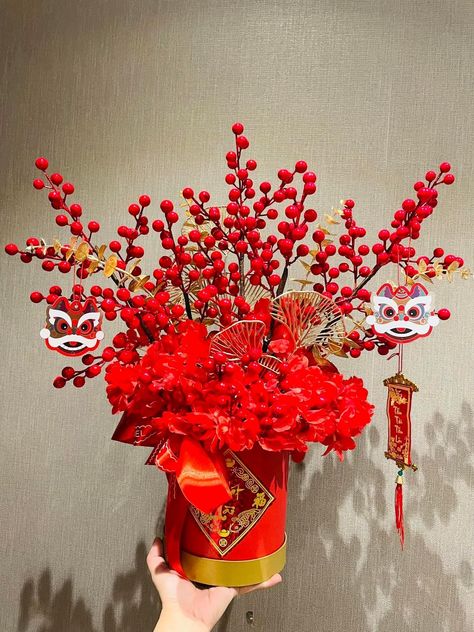 Chinese New Year Flower Bouquet, Chinese New Year Bouquet, Decor Tet, Cny Hampers, Tet Decoration, Chinese New Year Flower, Handmade Flowers Tutorial, Red Flower Bouquet, Chinese New Year Crafts For Kids