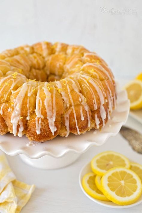 This Overnight Lemon Monkey Bread is a lemon lovers dream. Every little bite of this luscious lemon bread is coated in a sweet tart lemon sugar. Lemon Monkey Bread, Red Star Yeast, Tart Pie, Fabulous Desserts, Cake Tart, Citrus Desserts, Bread Ideas, Lemon Bread, Yeast Breads