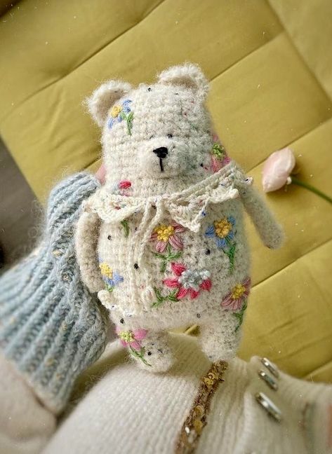 Cottagecore Crochet Amigurumi, Crochet Clothes For Stuffed Animals, Kawaii Crochet, 자수 디자인, Fun Crochet Projects, Creation Couture, Crochet Bear, Diy Crochet Projects, Knitted Toys