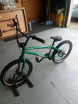 buy Haro Downtown Freestyle Bmx Bike Metallic Green Perfect... Green Bmx Bike, Bmx Frames, Bmx Freestyle, Bmx Bike, Beach Cruiser, Bmx Bikes, Bmx, Road Bike, Bicycle