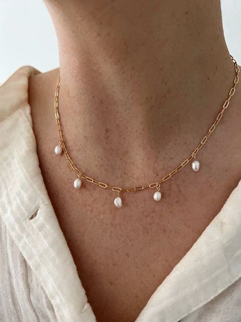 Modern pearl jewelry necklace