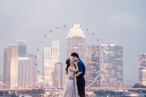 Singapore Engagement Shoot, Singapore Couple Photoshoot, Singapore Poses, Singapore Photoshoot, Street Prewedding, Singapore Prewedding, Singapore Flyer, Pose Prewedding, Foto Prewedding