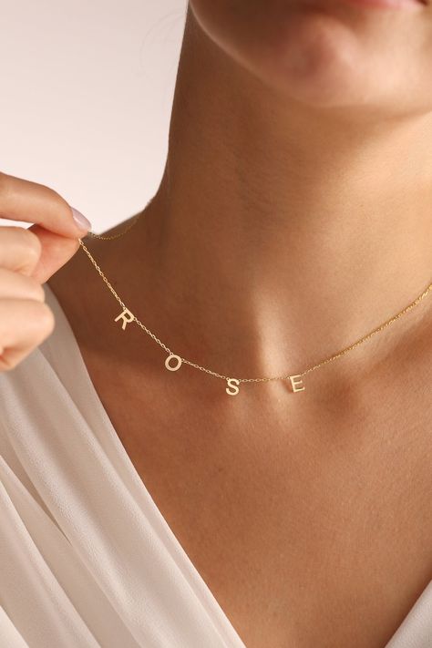 Custom Necklace Ideas, Necklace Initial Letter, Gold Dainty Necklace, Letter Necklace Gold, Custom Necklaces, Dainty Necklaces, Mama Necklace, Letter Jewelry, Gold Gift Boxes