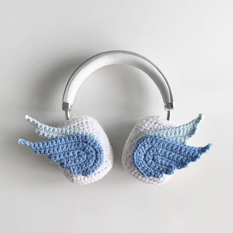 Crochet Wings Airpods Max Covers, Crochet Headphone Covers, AirPod Max/ Sony MX4 MX5 Cover, Crochet Over-ear cover, Handmade Gifts 🌈Our AirPods Max covers are handmade by skilled crochet artists who pay great attention to detail. They put their heart and soul into each piece, carefully placing every stitch and thoughtfully choosing each pattern. These covers are not just any ordinary accessory; they are a true work of art that will keep your AirPods Max stylish and secure. You can trust them to Crochet Wings, Headphones Cover, Headphone Decoration, Art Au Crochet, Airpod Max, Crochet Case, Crochet Mignon, Airpods Max, Crochet Fashion Patterns