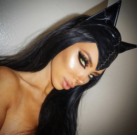 ❤️Ka¥la Kiss❤️ Cat Makeup Halloween Pretty, Cat Eye Makeup Halloween, Black Hair Halloween Costumes, Cat Costume Makeup, Catwoman Makeup, Black Cat Makeup, Epic Halloween Costumes, Cat Makeup Halloween, Pretty Halloween Costumes