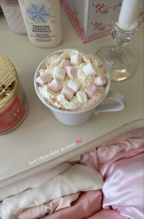 Pink Hot Chocolate Aesthetic, Hot Chocolate Aesthetic, Pink Hot Chocolate, Coquette Winter, Christmas Dreaming, Yankee Candles, Pink Xmas, Hot Coco, Christmas Feeling