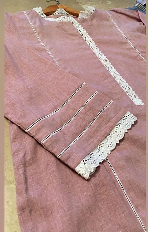 Kurti Sleeves Design With Lace, Suit Design With Laces Punjabi, Stiching Designs For Suits, Lace Suits Punjabi, Kurta Neck Design With Lace, Cotton Lace Design On Suits, Pakistani Lace Suits, Sleeve Patterns, Patterns For Sewing