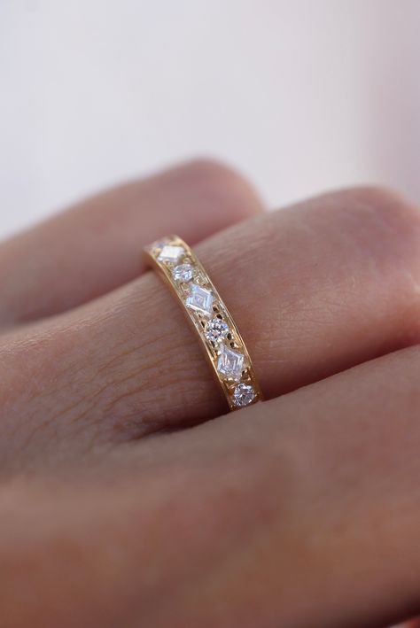 Tapered baguette wedding band