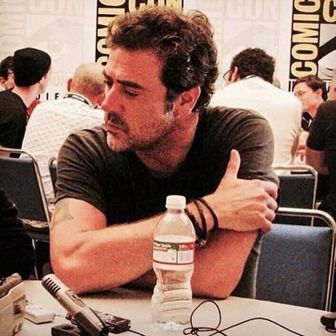 #lovethispicture #jeffreydeanmorgan #youngjeffreydeanmorgan #lovehimtothemoonandback Young Jeffrey Dean Morgan, Jeff Dean Morgan, Jeffrey Dean Morgan Negan, Jeffery Dean, Angelina Danilova, Negan Twd, John Winchester, Dean Morgan, Bill Skarsgard