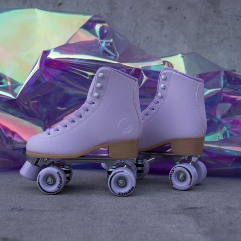 Purple Roller Skates, Roller Aesthetic, Cute Roller Skates, Young Adult Fashion, Skate Vibes, Roller Skates Vintage, Skate Aesthetic, Retro Roller Skates, Roller Skate Shoes