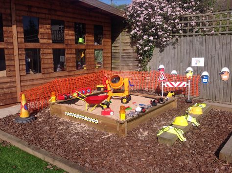 Construction site Eyfs Construction Area, Natural Construction Area Eyfs, Outdoor Construction Area Eyfs, Eyfs Sand Area Outside, Outdoor Play Construction Site, Garden Ideas Eyfs, Kids Construction Site Play Area, Construction Area Ideas, Reggio Construction Area