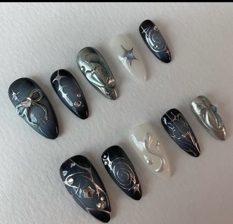 Romantic Goth Nails, Y2k Nail Ideas, Cybercore Nails, Cyberpunk Nails, Y2k Nail, Punk Nails, Goth Nails, Edgy Nails, Grunge Nails