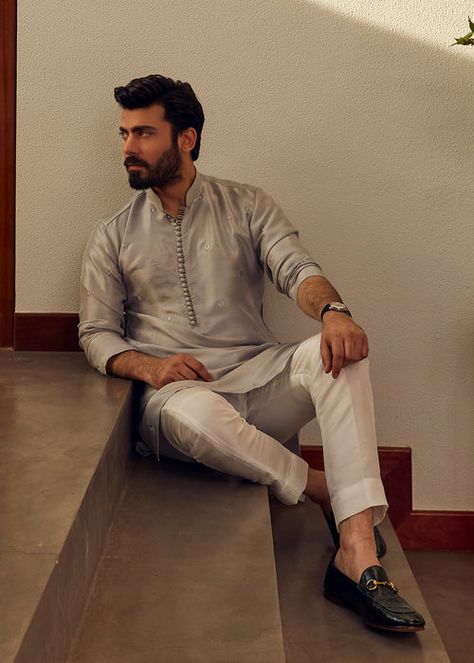 Shoes Under Kurta For Men, Men Kurta Photoshoot, Men In Kurta Aesthetic, Kurta Poses For Men, Kurta Poses, Kerala Cafe, Groom Kurta, Traditional Indian Mens Clothing, Kurta Designs Men's