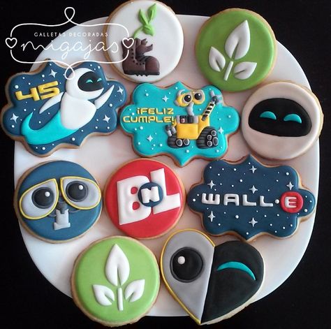 Wall E Cupcakes, Wall E Cookies, Wall-e Birthday Party Ideas, Wall-e Wedding, Walle Party Ideas, Wall-e Party Ideas, Walle Birthday Party, Wall E Themed Party, Wall E Party Decoration