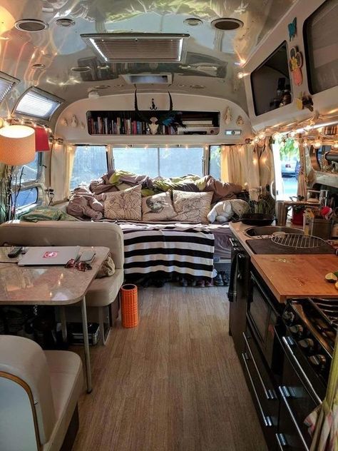 Van Life Bathroom, Husbil Makeover, Football Fitness, School Bus Tiny House, School Bus Camper, School Bus House, Supraviețuire Camping, Wohne Im Tiny House, Bus Living