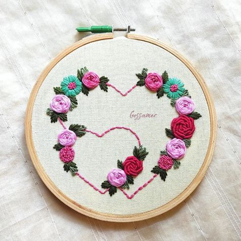 Learn this beautiful pattern from my YouTube Channel "Embroidery by Gossamer" ❤ Patti Embroidery Design, Embroidery Couple Design, Rose Flower Embroidery Designs, Embroidery Clock, Doll Embroidery Design, Bedsheet Design, Pillow Painting, Cute Embroidery Patterns, Romantic Embroidery