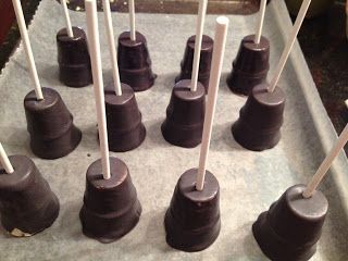 Unique Cake Pops, Microphone Cake Pops, Microphone Cake, Cake Pop Tutorial, Cake Pop Displays, Mini Ice Cream Cones, Pop Cakes, Cake Pop Sticks, Pop Stick