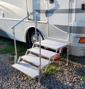 Folding portable steps Rv Steps Diy, Rv Stairs, Portable Deck, Camper Steps, Camper Maintenance, Camper Remodeling, Camper Repair, Rv Mods, Camper Reno