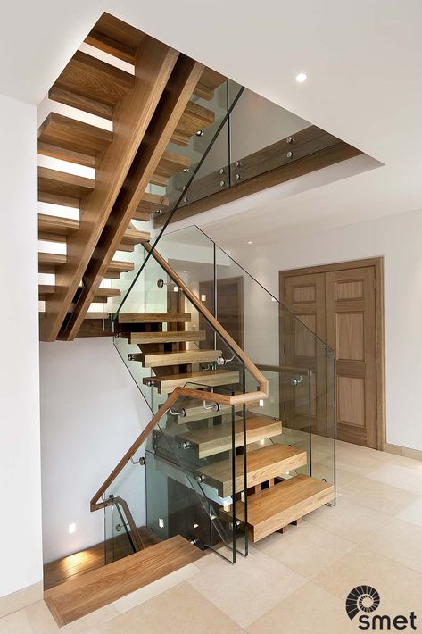 Handrail Hardware, Spine Staircase, Open Basement Stairs, Balustrade Design, Modern Stair Railing, British Homes, Wooden Staircase, New Staircase, Staircase Remodel