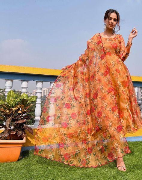 Organza Jumpsuit Outfit, Organza Gown Designs Latest, Floral Organza Kurti Designs Latest, Organza Frock Suit, Organza Frock Design, Floral Salwar Suits, Organza Salwar Suit Design, Floral Organza Kurti Designs, Organza Anarkali Suits