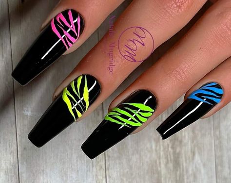 Black Vacation Nails, Black And Neon Nail Designs, Bedazzle Nails, Bright Acrylic Nails, Wow Nails, Sassy Nails, Diy Acrylic Nails, Blue Acrylic Nails, Beauty Nails Design