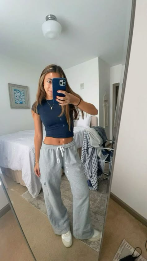 Sport College Outfits, Outfits With Gray Sweatpants For School, Outfit Ideas Winter Sweatpants, Lazy Style Aesthetic, Pants You Need, Cute Ootd Ideas, Brandy Top Outfit, Cute Outfits For Vacation Summer, Warm School Outfits Summer