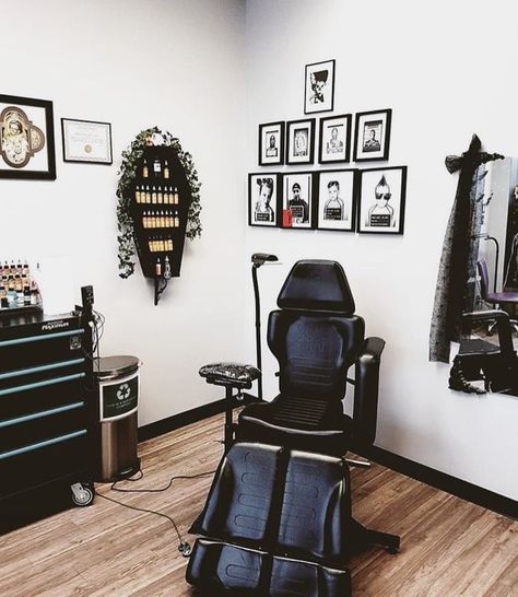 Tattoo Studio Decoration Ideas, Studio Decoration Ideas, Tattoo Studio Decoration, Tattoo Studio Decor, Studio Decor Ideas, Tattoo Room, Tattoo Shop Interior, Tattoo Shop Decor, Tattoo Studio Interior