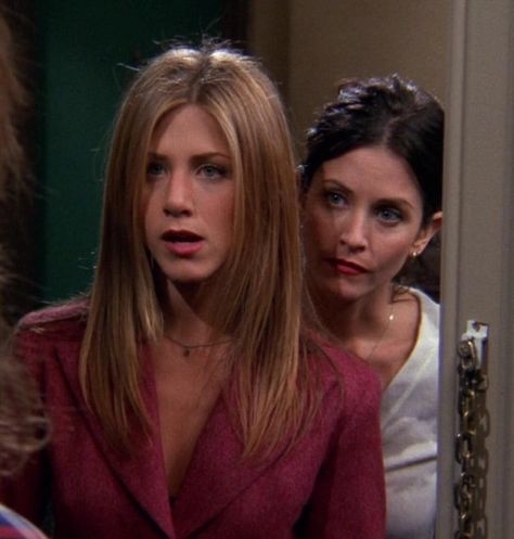 Rachel Green and Monica Geller, friends Rachel Green And Monica Geller, Monica Geller Friends, Friends Rachel Green, Rachel Green Hair, Friends Rachel, Rachel Green Friends, Rachel Green Style, Rachel Green Outfits, Friends Best Moments