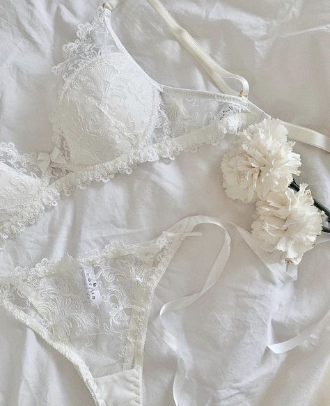 White Lingerie Outfit, Legacy Of Gods, Wedding Night Lingerie, Queen Kate, Cute Lingerie, White Lingerie, Pretty Lingerie, Bridal Lingerie, Really Cute Outfits