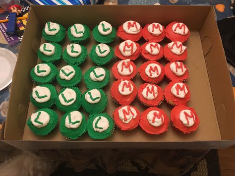 Mario Cupcakes Easy, Mario And Luigi Cupcakes, Mario Brothers Cupcakes, Mario Party Cupcakes, Mario Cupcake Ideas, Luigi Cupcakes, Mario Cupcakes, Luigi Cake, Jay Birthday