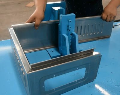 How to bending Cabinet enclosure ? Metal Sheet Design, Sheet Metal Art, Folding Machine, Video Technology, Distribution Board, Guard Rail, Metal Shaping, Metal Fab, Sheet Metal Fabrication