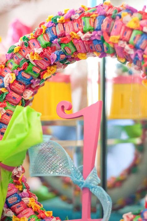 Gum Birthday Party, Bubble Gum Birthday Party, Candyland Birthday Party Ideas, Bubble Gum Party, Candyland Birthday Party, Candy Land Birthday Party, Candy Wreath, Candyland Birthday, Candyland Party