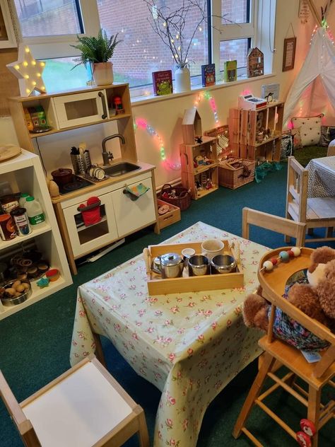 Home Corner Eyfs, Home Corner Ideas Early Years, Classroom Areas, Class Layout, Neutral Classroom, Reception Classroom, Home Corner, Reggio Classroom, Early Years Classroom