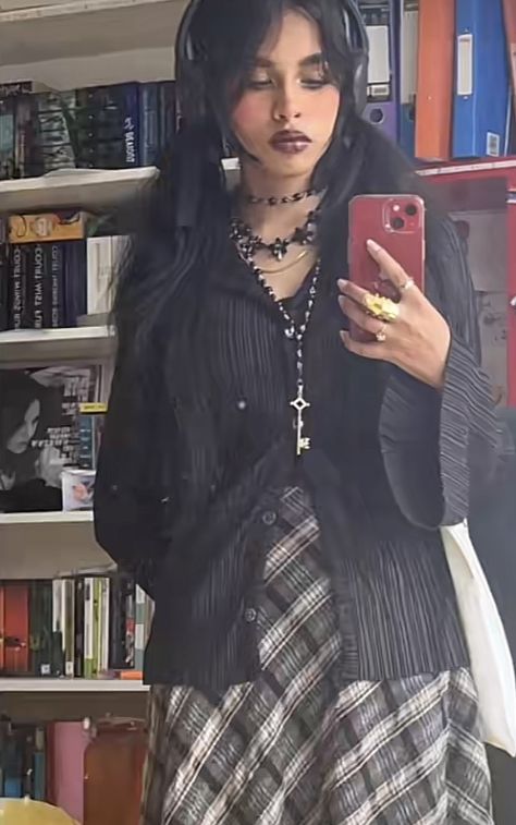 Grunge Button Up Shirt Outfit, Goth Button Up Shirt, Gloomy Outfit, Japan Outfits, Fashion Top Outfits, Alt Fashion, Boring Clothes, Swaggy Outfits, Alternative Outfits