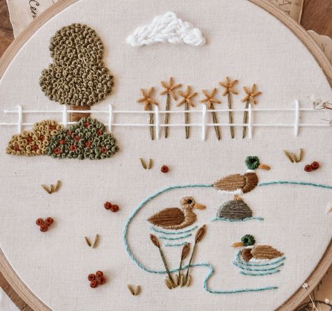 Farm Animal Embroidery Designs, Knitting Embellishments, Farm Embroidery, Patchwork Embroidery, Cottage Crafts, Animal Embroidery Designs, Hand Embroidery Projects, Embroidered Shoes, Creative Embroidery