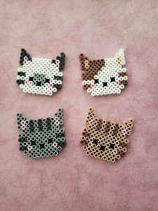 Tuto Facile : Modèles de chats en perles à repasser. - Tout Chat Tout Chien Perler Bead Designs, Hamma Beads Ideas, Easy Perler Bead Patterns, Rustic Wedding Decorations, Easy Perler Beads Ideas, Art Perle, Hama Beads Design, Perler Bead Templates, Perler Crafts