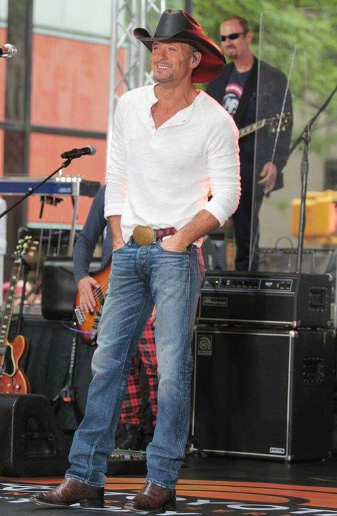 Country Concert Outfit Men, Tim Mcgraw Family, Concert Outfit Men, Tim And Faith, Tim Mcgraw Faith Hill, Country Love Songs, Famous Moms, Pants Outfit Casual, Cute Country Boys