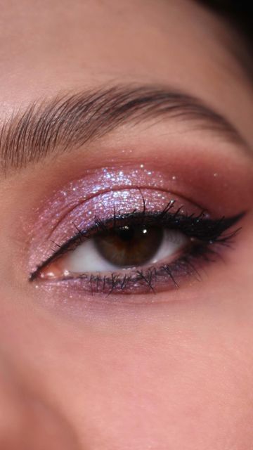 Rose Quartz Eyeshadow Palette, Huda Rose Quartz Looks, Huda Beauty Rose Quartz Palette, Rose Quartz Palette, Z Palette, Beauty Secrets, Huda Beauty, Makeup Inspo, Maquillaje De Ojos