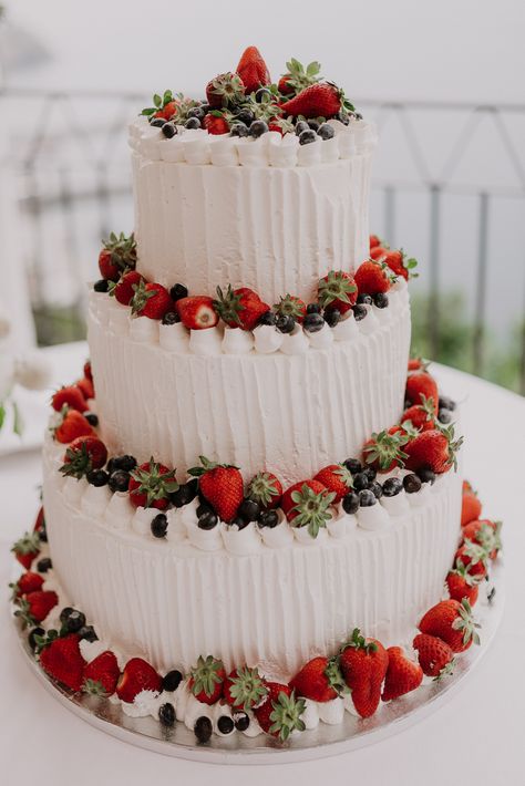 Italian Wedding Reception, Italian Wedding Cake, Rustic Italian Wedding, Cakes For Weddings, Fruit Wedding Cake, Italian Wedding Cakes, Weddings In Italy, Fruit Wedding, Brides Cake