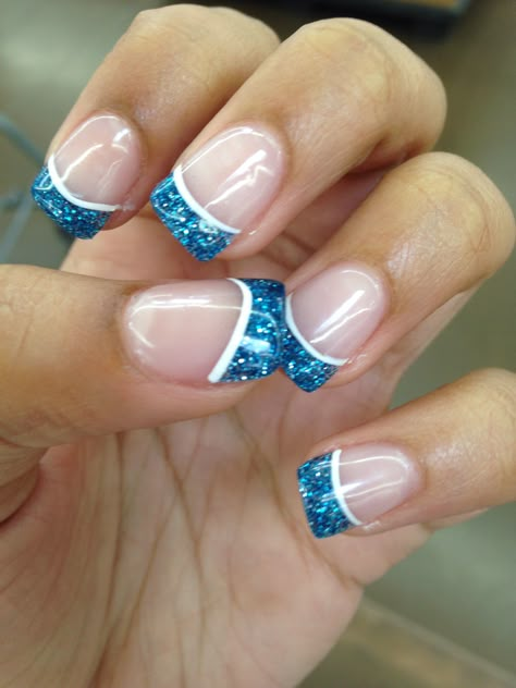 Blue Tip Manicure, Fingernail Tips Designs, French Tip Nails Short Square With Design, Fingernail Designs Summer French Tips, Blue Tip Nail Designs, Short Square Acrylic Nails French Tips With Design, Cute French Tip Nails Designs Short, Short Square Acrylic Nails French Tips Color, French Nails Colored Tips