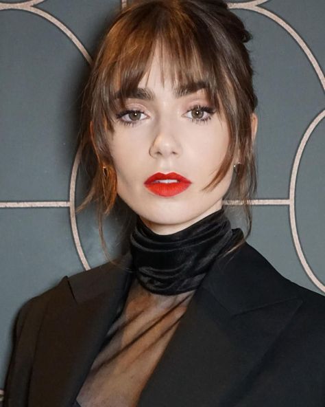 Lily Jane Collins, Lily Collins Hair, Lily Collins Style, How To Style Bangs, Phil Collins, Fringe Hairstyles, Lily Collins, About Hair, Cut And Color