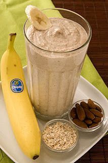 Banana Oatmeal Smoothie- 2 bananas- 2 cups Ice- 1/3 cup yogurt- greek-  1/2 cup cooked oatmeal- 1/3 cup almonds Cooked Oatmeal, Banana Oatmeal Smoothie, Oatmeal Smoothie, Resep Smoothie, Oatmeal Smoothie Recipes, Resep Diet, Makanan Diet, Banana Oatmeal, Think Food