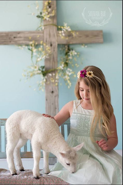 Easter mini session set up Wooden cross pretty floral garland and live lamb from Sullivan Blue March Mini Session Ideas, Easter Mini Sessions, Simple Easter Photoshoot, Indoor Spring Mini Sessions, Easter Photo Ideas, Easter Cross Photoshoot, Easter Photography Ideas Mini Sessions, Easter Picture Ideas, Easter Photoshoot Ideas