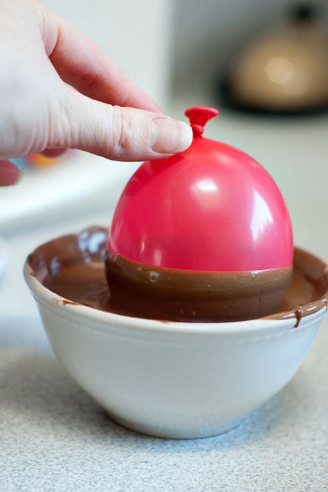 How to Make Chocolate Cups | heatherlikesfood.com Diy Chocolate Cups, Chocolate Cups Molds, Chocolate Bowls How To Make, How To Make Chocolate Cups, Edible Tea Cups, Sjokolade Koek, Chocolate Hacks, Edible Bowl, Chocolate Dome