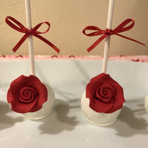 Red Rose Cake pops Red Colored Desserts, Red Roses Theme Quincenera, Red Roses Themed Birthday Party, Red Roses Birthday Party Ideas, Red Rose Party Theme, Red Rose Themed Birthday Party, Red Rose Birthday Theme, Red Rose Birthday Party, Red Dessert Table