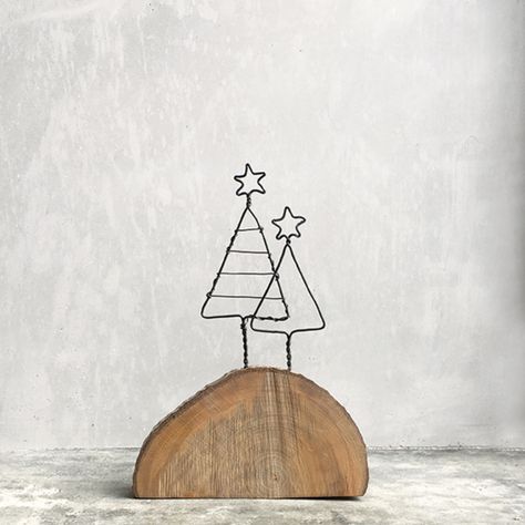 Wire Bead Christmas Tree, Collaborative Drawing, Wire People, Work Christmas Gifts, Bead People, Grey Christmas Tree, Crafts Recycled, Driftwood Ideas, Wire Ideas