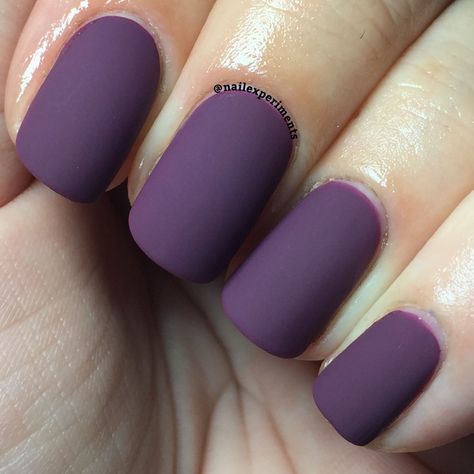 Mate Purple Nails, Dark Purple Matte Nails Design, Purple Fall Nails Ideas, Sns Nails Matte, Purple September Nails, Spring Matte Nail Colors, Fall Gel Nails Matte, Winter Matte Nails Colors, Purple Matt Nails