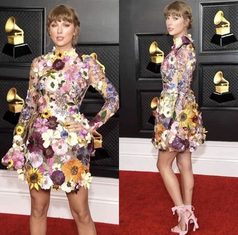 Taylor Swift Floral Dress, Evermore Era, Taylor Swift 13, Taylor Swift Pictures, Taylor Swift Style, Classy Dress, Eras Tour, Floral Dress, Taylor Swift