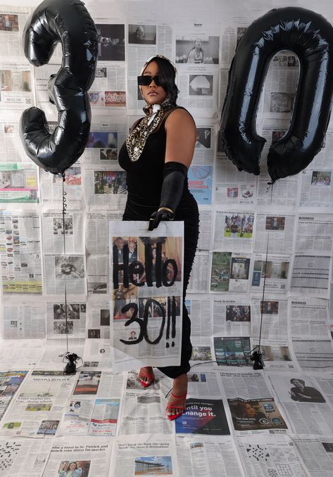 Forty Birthday Photo Shoot, 30th Birthday Photoshoot Black, 30th Birthday Shoot Ideas For Women Black, Black Dinner Party Decor, 30th Photoshoot Ideas, Black 30th Birthday Photoshoot, Turning 30 Photoshoot All Black, 30th Birthday Photoshoot Ideas, Black Balloon Birthday Photoshoot